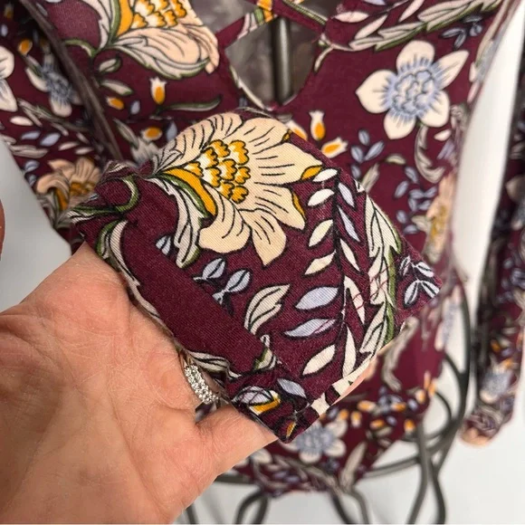 Forever 21 Long Sleeve Floral Boho Plunging Criss Cross Body Suit Size Small - Picture 9 of 13